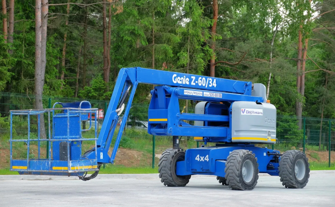 Аренда подъемниковАренда ножничных, коленчатых, мачтовых и телескопических подъемников.